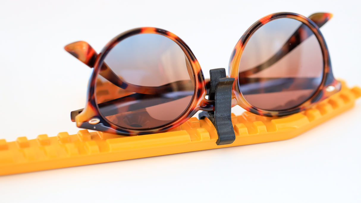 Sunglasses clip (pair)